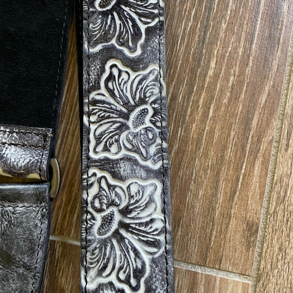 Patricia Nash Embossed Leather Purse Strap - Picture 3 of 4